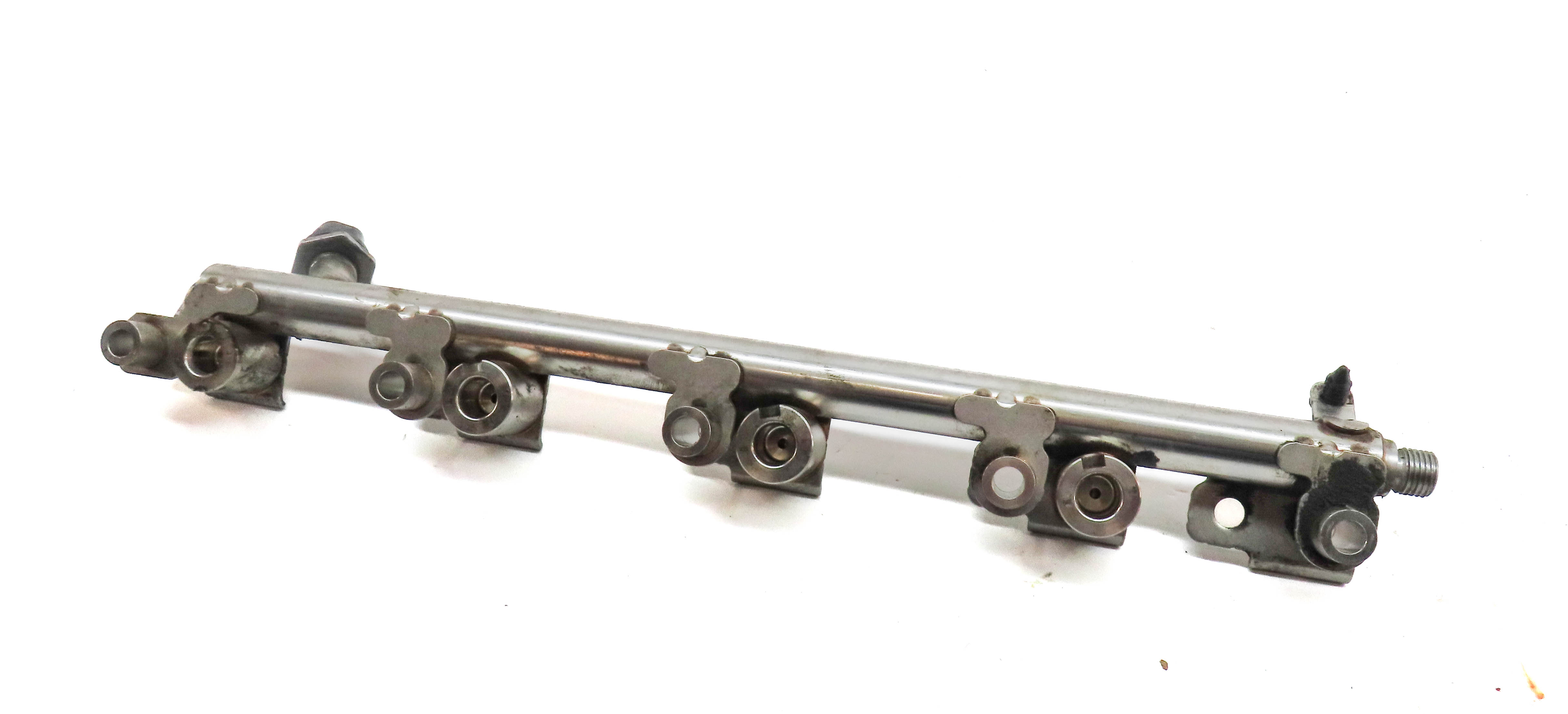 2017 LAND ROVER DISCOVERY SPORT (L550) 2.0L ENGINE FUEL RAIL — exact item pictured